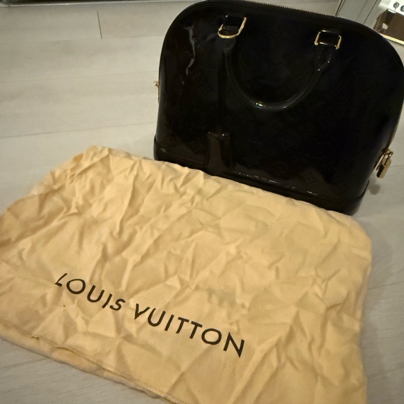 Louis Vuitton Deep Plum Patent Leather Women's Bag - Picture 5 of 12